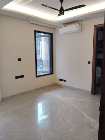 Room in 3 BHK Builder Floor at Sarvodaya Enclave – for Rent