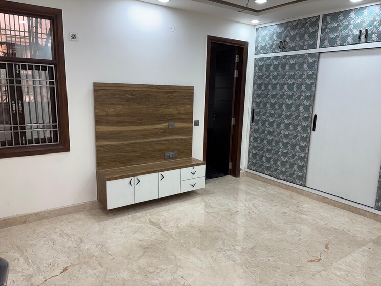Room, rohini sector 1 4 Bedroom 2000 Sq.Ft. Builder Floor In Rohini Sector 1 Delhi 9190404