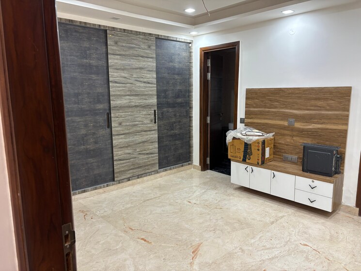 Room, rohini sector 1 4 Bedroom 2000 Sq.Ft. Builder Floor In Rohini Sector 1 Delhi 9190404