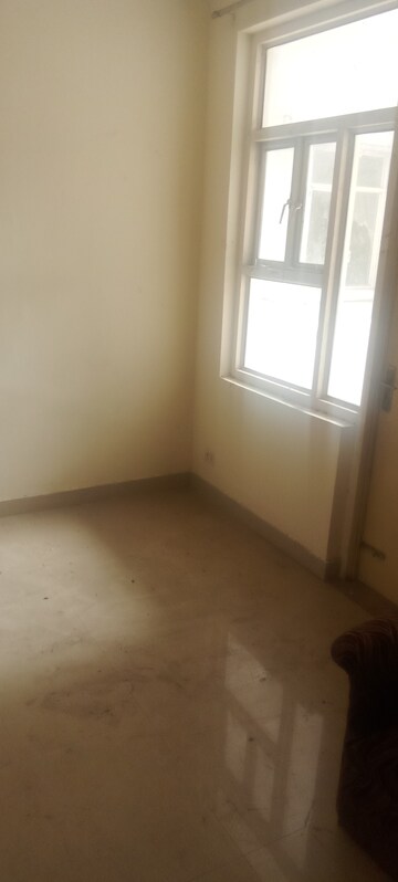 Room in 2 BHK Apartment at Parker White Lily, Sector 8 – for Rent