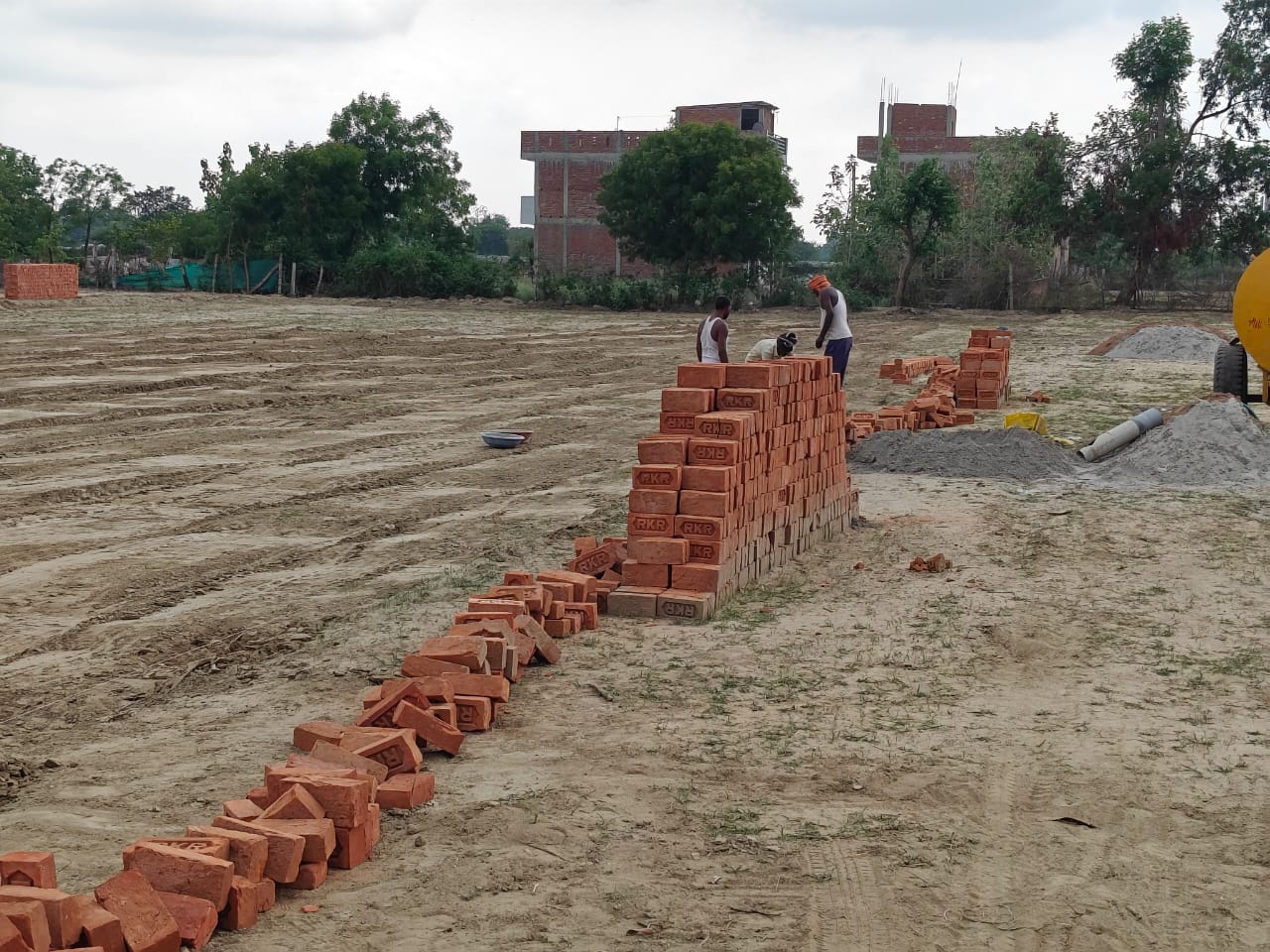 Plot For Sale in Amar Shaheed Path