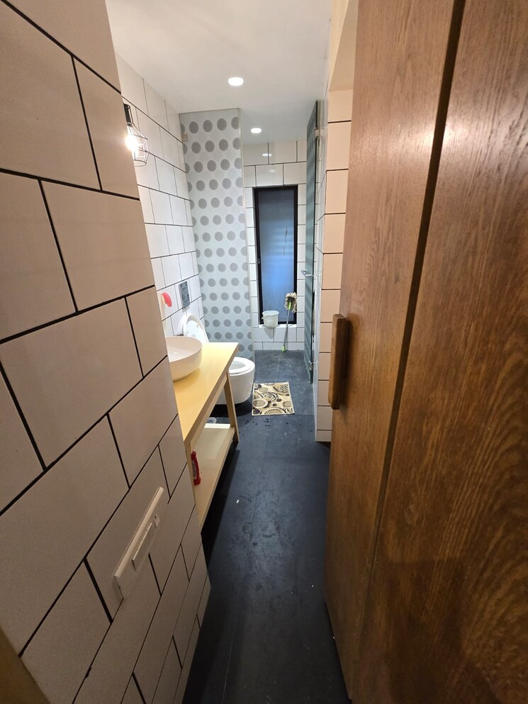 Attached Bathroom, sunshine-chs-andheri Commercial Office Space 550 Sq.Ft. In Andheri West Mumbai 9190458