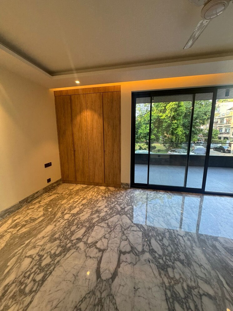 Bedroom, new rajinder nagar 4 Bedroom 250 Sq.Yd. Builder Floor In New Rajinder Nagar Delhi 9190456