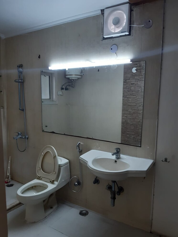 Bathroom, orchid-island 3.5 Bedroom 1550 Sq.Ft. Apartment In Sector 51 Gurgaon 9190466
