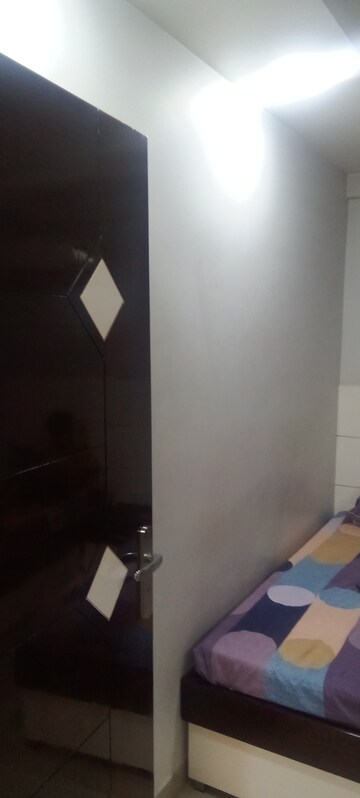 Furnished Amenities in 2 BHK Apartment at Parker White Lily, Sector 8 – for Sale