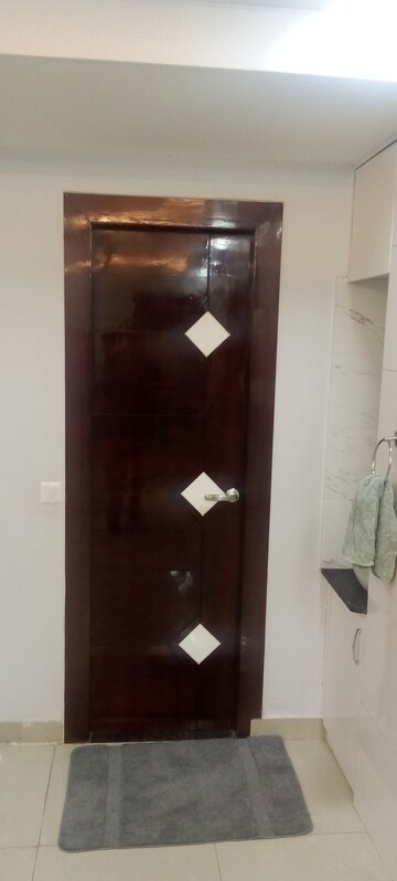 Furnished Amenities in 2 BHK Apartment at Parker White Lily, Sector 8 – for Sale