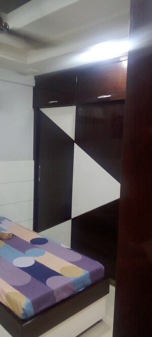 Furnished Amenities in 2 BHK Apartment at Parker White Lily, Sector 8 – for Sale