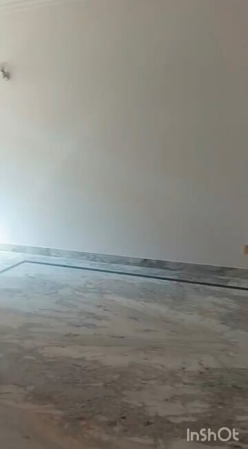 Room in 3 BHK Builder Floor at Saket – for Rent