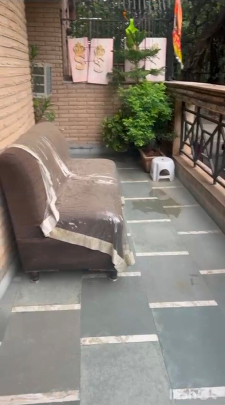  Parking, saket 3 Bedroom 200 Sq.Yd. Builder Floor In Saket Delhi 9190533