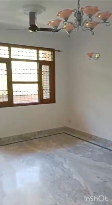 Room in 3 BHK Builder Floor at Saket – for Rent