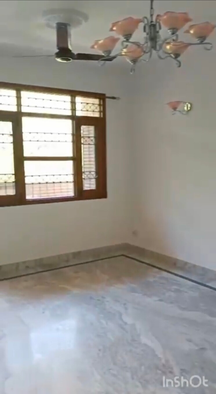 Room, saket 3 Bedroom 200 Sq.Yd. Builder Floor In Saket Delhi 9190533