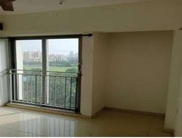 Room in 2 BHK Apartment at Kalpataru The Sunrise, Kolshet Road – for Rent