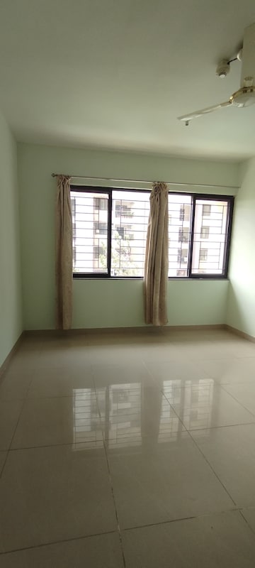 Room in 2.5 BHK Apartment at Nanded Lalit, Sinhagad Road – for Rent