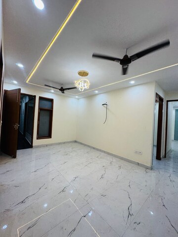 Room in 1 BHK Builder Floor at Saket – for Rent