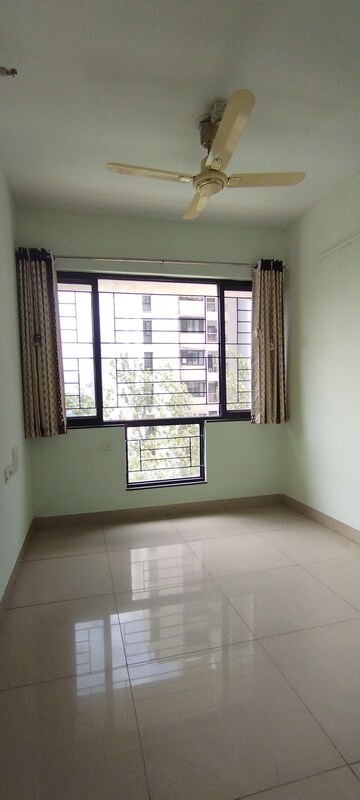 Room in 2.5 BHK Apartment at Nanded Lalit, Sinhagad Road – for Rent