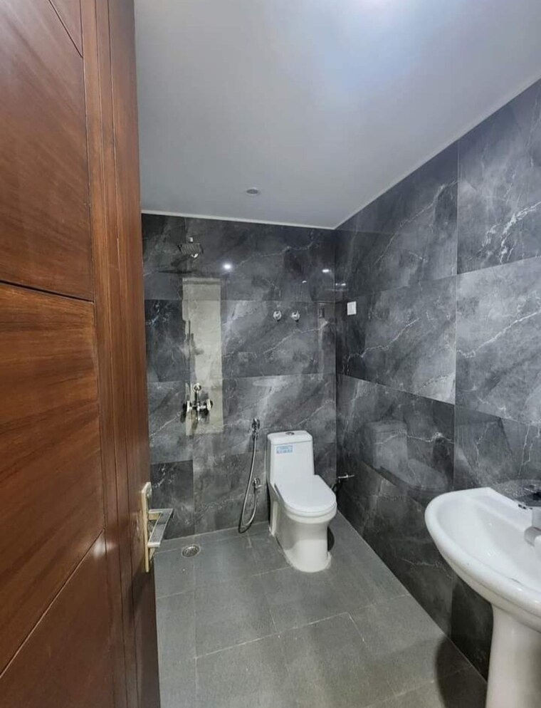 Bathroom, saket 2 Bedroom 1200 Sq.Ft. Builder Floor In Saket Delhi 9190680