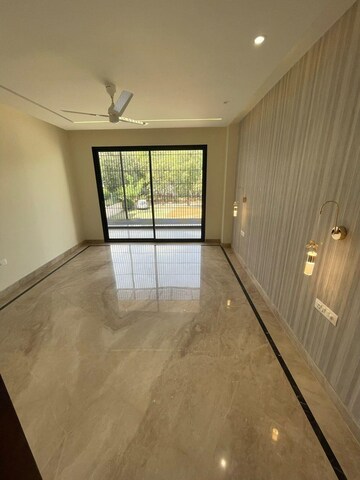 Room in 3 BHK Builder Floor at Sector 26a – for Rent