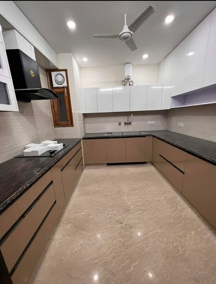 Kitchen, freedom fighters enclave 3 Bedroom 1500 Sq.Ft. Builder Floor In Freedom Fighters Enclave Delhi 9190725