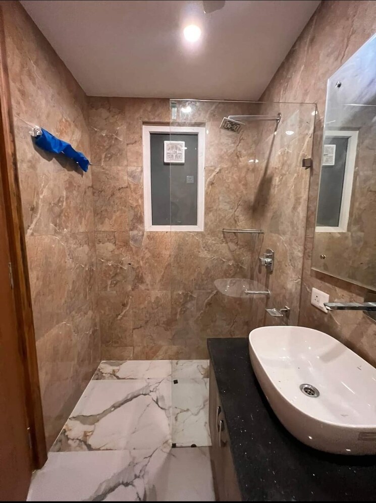 Bathroom, freedom fighters enclave 3 Bedroom 1500 Sq.Ft. Builder Floor In Freedom Fighters Enclave Delhi 9190725