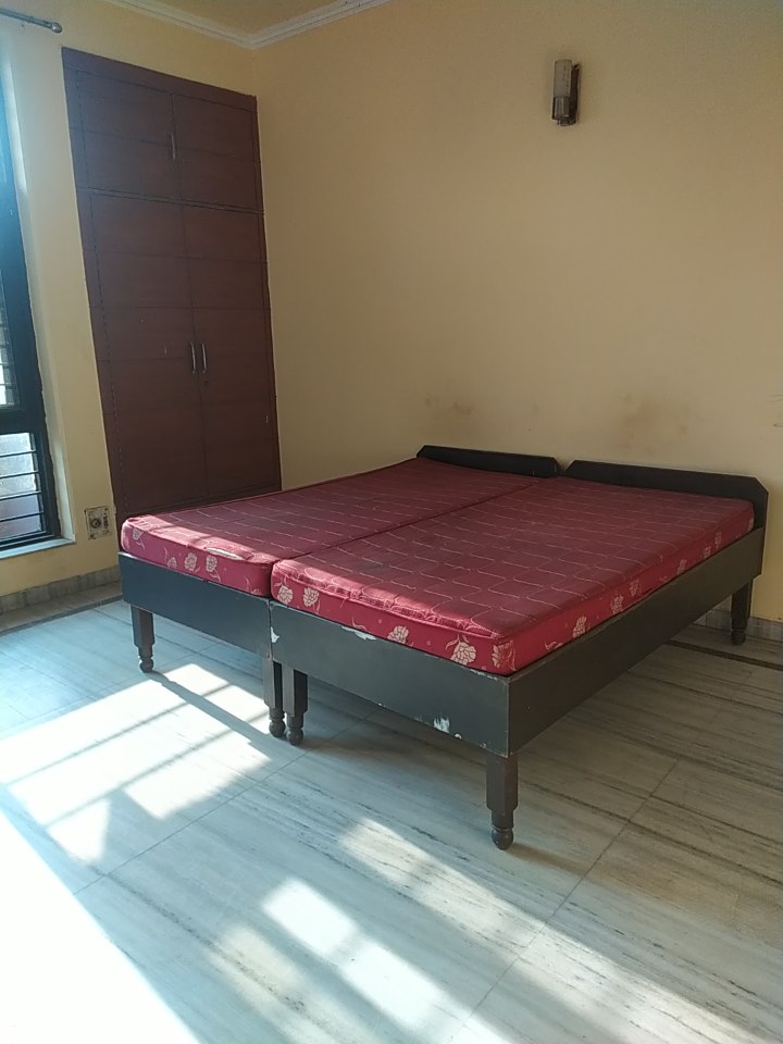 3 BHK Builder Floor For Rent in Tulip Mall Sector 46 Noid