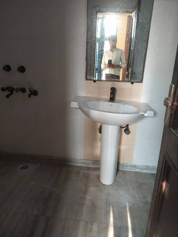 Attached Bathroom in 3 BHK Builder Floor at Sector 46 – for Rent