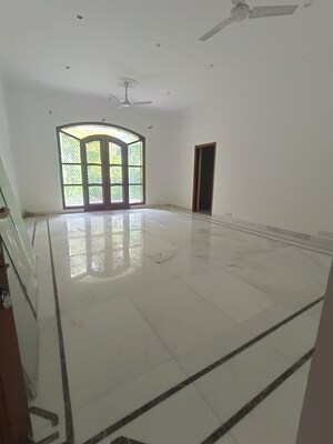 Kitchen in 5 BHK Villa at Sainik Farm – for Sale