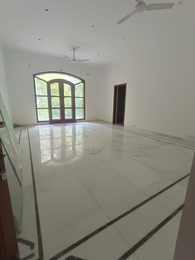 Kitchen, sainik farm 5 Bedroom 1150 Sq.Yd. Villa In Sainik Farm Delhi 9190729