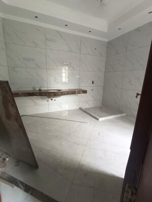 Bathroom in 5 BHK Villa at Sainik Farm – for Sale