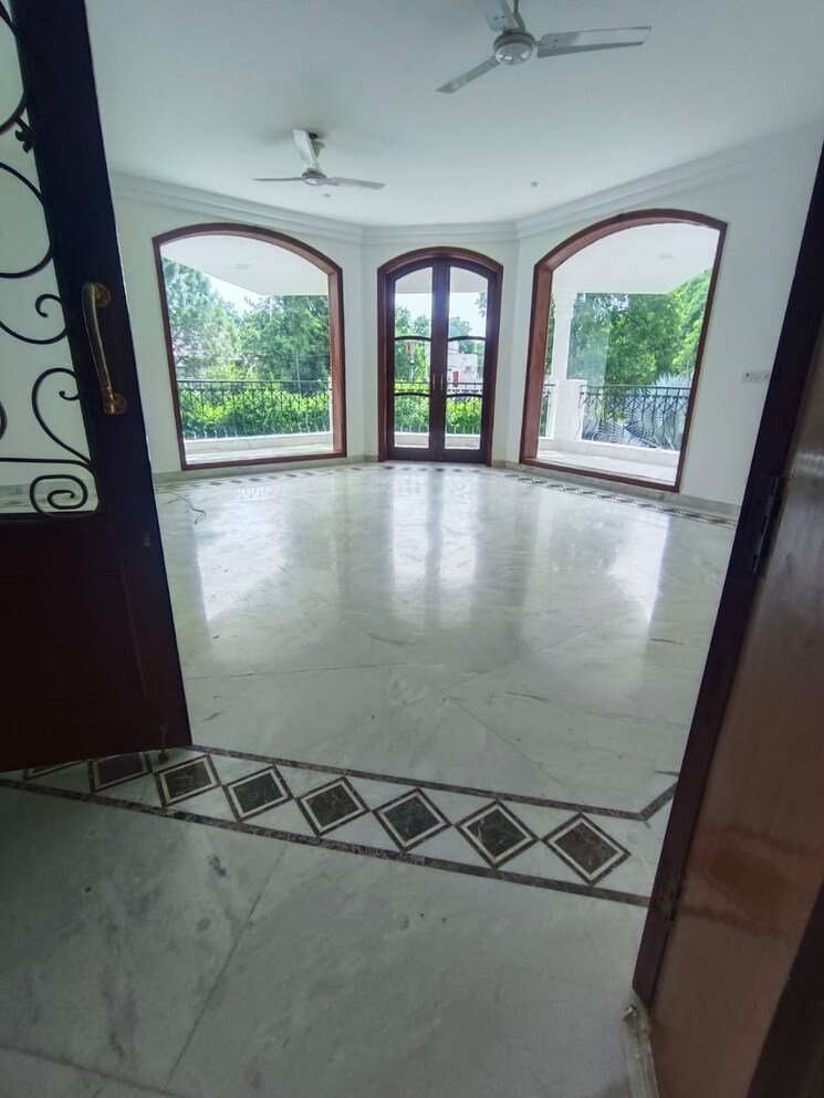 undefined, sainik farm 5 Bedroom 1150 Sq.Yd. Villa In Sainik Farm Delhi 9190729