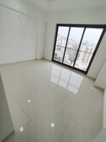 Room in 3 BHK Apartment at Naman Habitat, Andheri West – for Rent