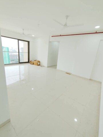 Room in 3 BHK Apartment at Naman Habitat, Andheri West – for Rent