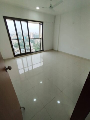 Room in 3 BHK Apartment at Naman Habitat, Andheri West – for Rent