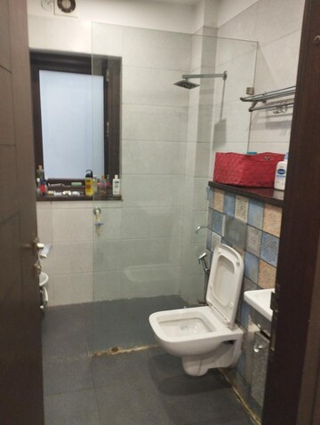 Bathroom in 3 BHK Builder Floor at DLF Central Arcade, Sector 25 – for Rent