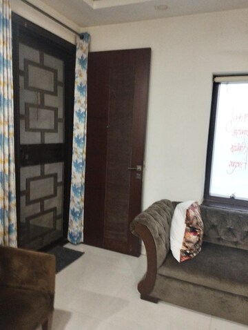 Bedroom in 3 BHK Builder Floor at DLF Central Arcade, Sector 25 – for Rent