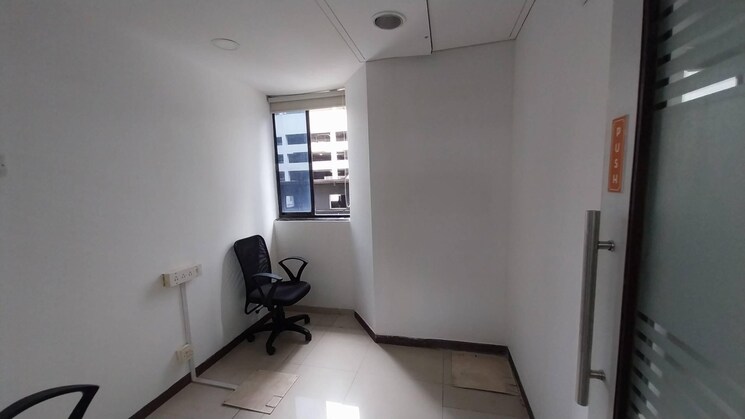 Room, sun-mill-compound Commercial Office Space 1670 Sq.Ft. In Lower Parel Mumbai 9190736