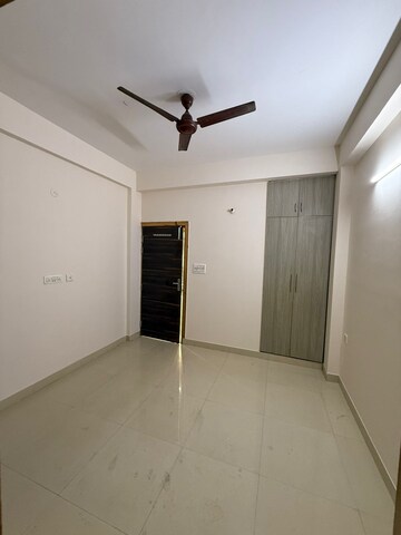Room in 2 BHK Builder Floor at RWA Apartments Sector 41, Sector 41 – for Rent