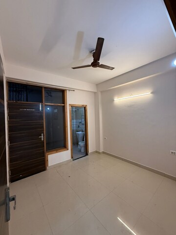 Room in 2 BHK Builder Floor at RWA Apartments Sector 41, Sector 41 – for Rent