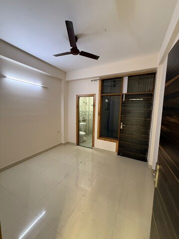 Room in 2 BHK Builder Floor at RWA Apartments Sector 41, Sector 41 – for Rent