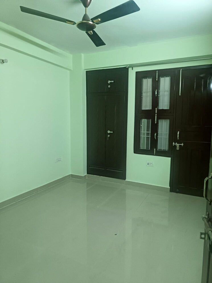 Room, sector 49 2 Bedroom 800 Sq.Ft. Apartment In Sector 49 Noida 9190858