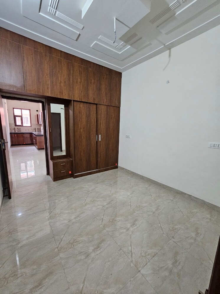 Room, pir machalla 3 Bedroom 1200 Sq.Ft. Apartment In Pir Machalla Zirakpur 9190564