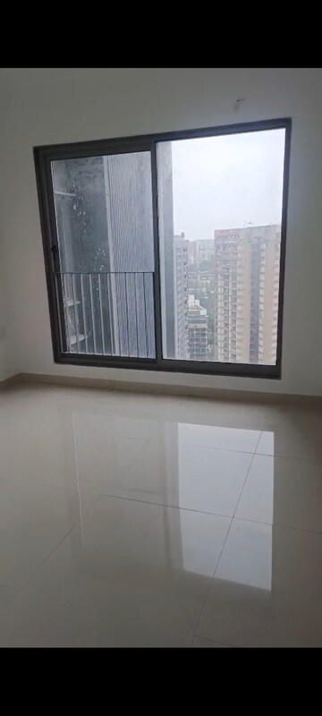 Room in 3 BHK Apartment at Sunteck City Avenue 4, Goregaon West – for Rent