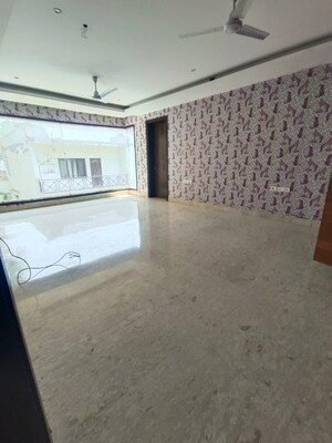 Room in 4 BHK Penthouse at Sainik Farm – for Sale