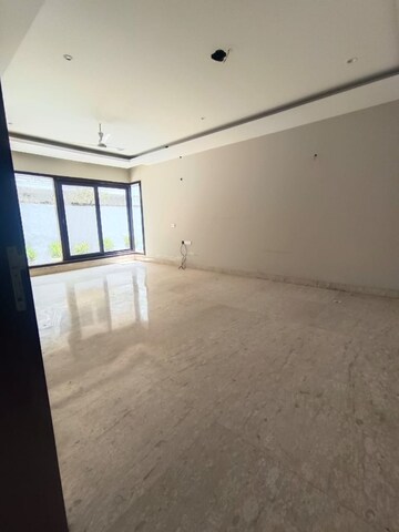 Room in 4 BHK Penthouse at Sainik Farm – for Sale