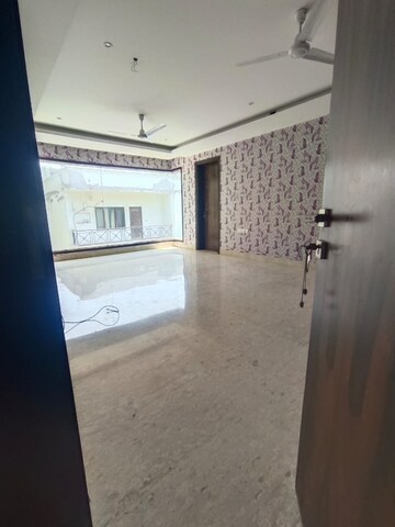 Room in 4 BHK Penthouse at Sainik Farm – for Sale
