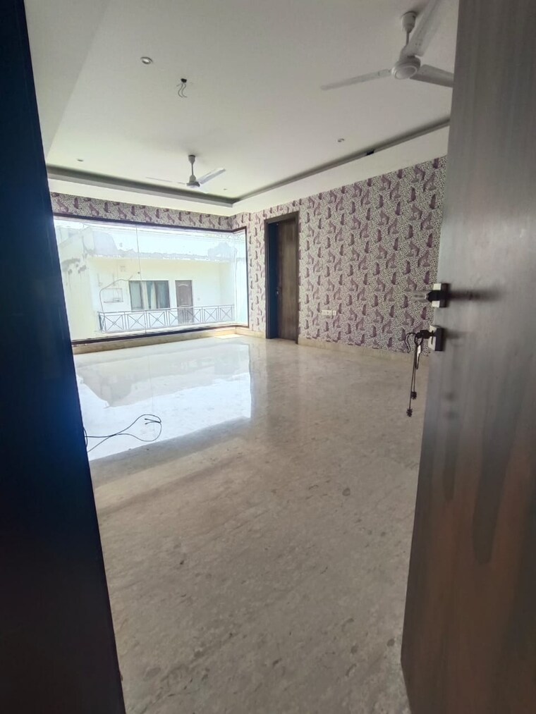 Room, sainik farm 4 Bedroom 1300 Sq.Ft. Penthouse In Sainik Farm Delhi 9190962