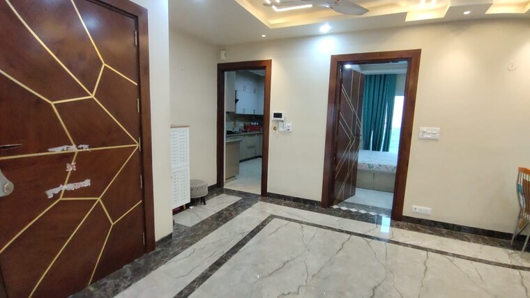 Room, sector 21c 4 Bedroom 350 Sq.Yd. Builder Floor In Sector 21c Faridabad 9190943