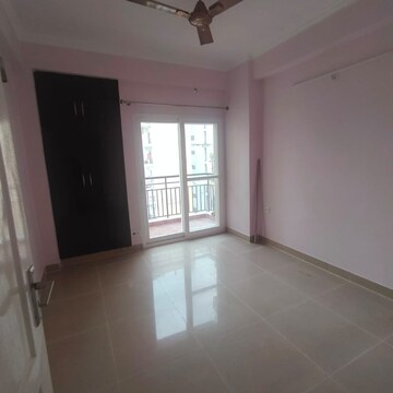 Room in 2.5 BHK Apartment at Gardenia Golf City, Noida Central – for Rent