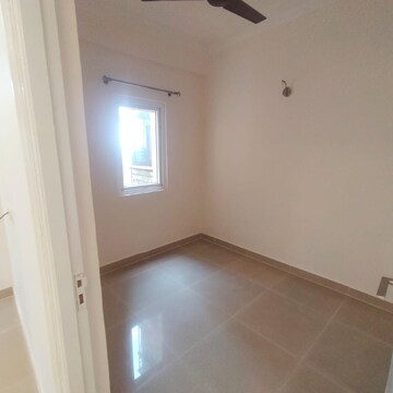 Study Room in 2.5 BHK Apartment at Gardenia Golf City, Noida Central – for Rent