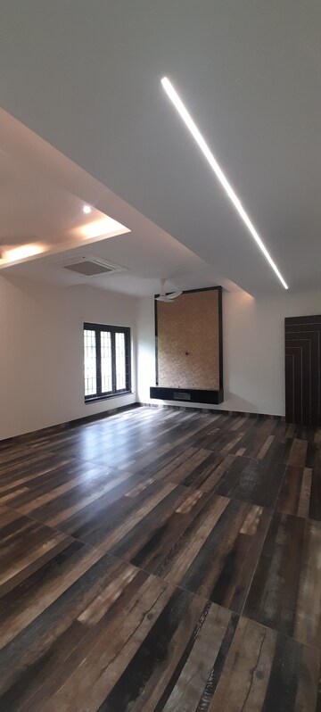 Furnished Amenities in 4 BHK Apartment at Grand View Jubilee Hills, Jubilee Hills – for Rent