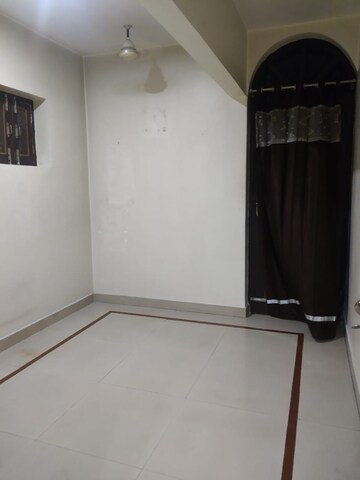 Room in 2 BHK Independent House at Gomti Nagar – for Rent
